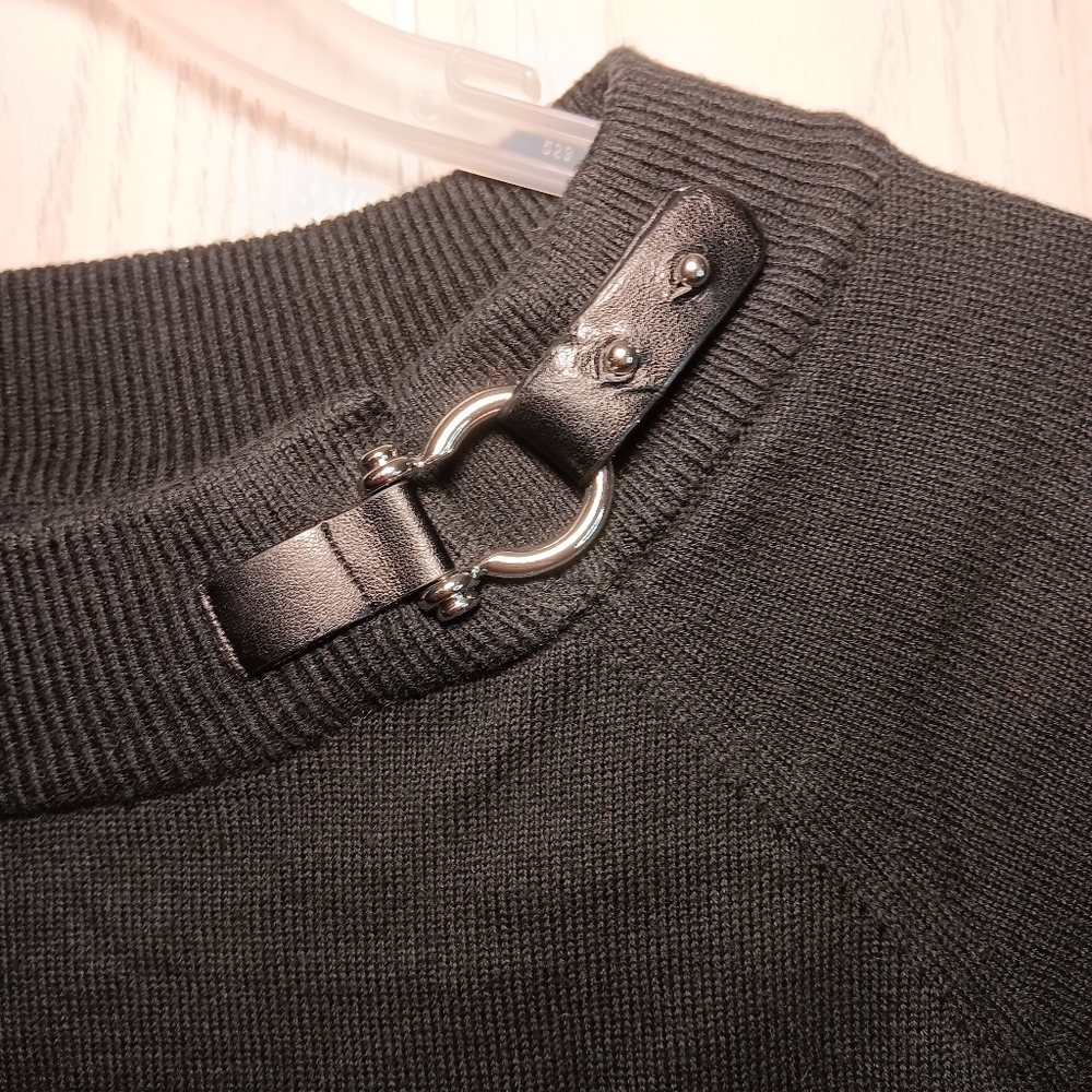 Lauren Ralph Lauren medium black top with accent on neck long sleeve top - Picture 4 of 10